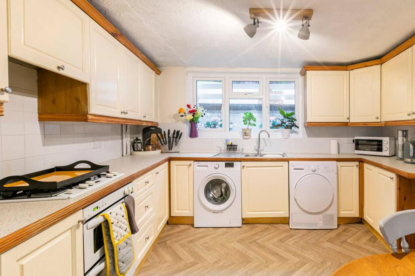 4 Bed Home 3 Mins From Harbour + Sandy Beach Folkestone Exterior photo